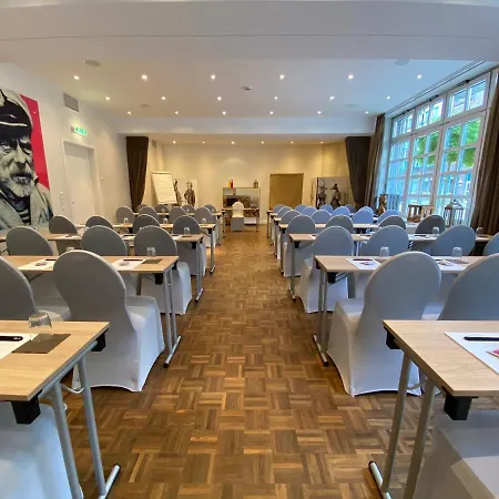 Hotel Am Schloss 3*
