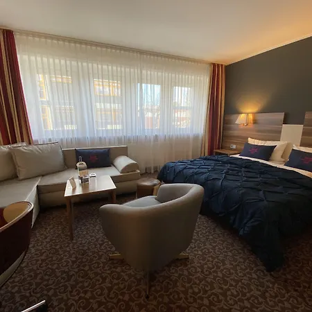 Отель Am Schloss 3*