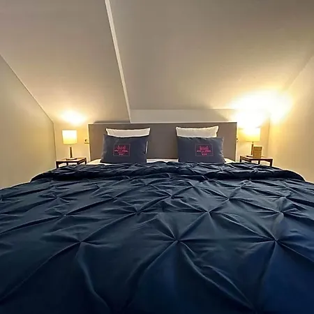 Отель Am Schloss 3*